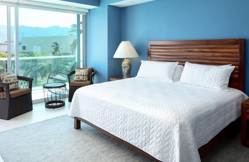 North Hotel Zone Condo | Large Beachfront Condo