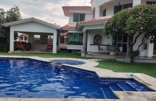 Cocoyoc House | Large rest house with pool