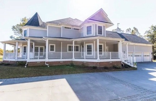 Mechanicsville House | Large, Victorian 5-bedroom house charming Mechanicsville