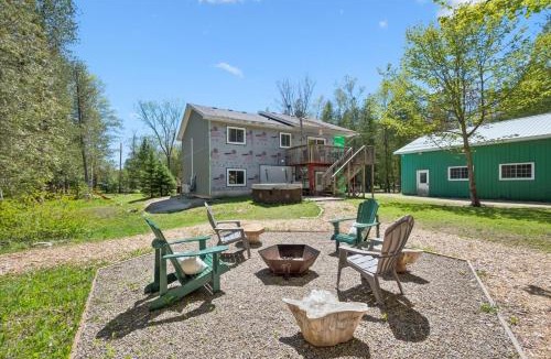 South Bruce Peninsula House | Larkwhistle Sauna Chickens Near BEACHES