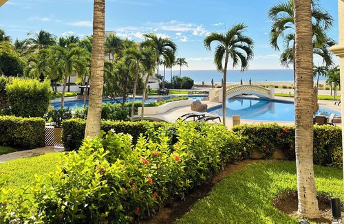 Zona Hotelera Condo | Las Mañanitas ground floor! Unobstructed pool & beach views! 3104 is perfect
