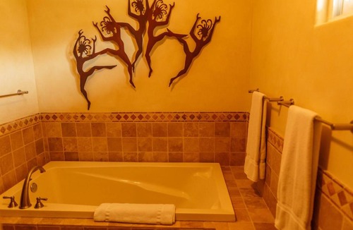 Zona Hotelera House | Las Maanitas E3301 2 BR by Casago