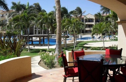 Zona Hotelera Condo | Las Mananitas-2BR-1900 Sq Ft Grnd Floor 30 Steps to the Beach