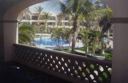 Zona Hotelera Condo | Las Mananitas - 2nd Floor Luxury Corner Unit Closest to Beach