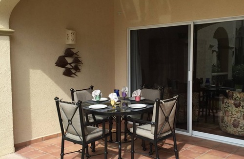 Zona Hotelera Condo | Las Mananitas - Beachfront Groundfloor 1BR Condo, Semi-Private Pool