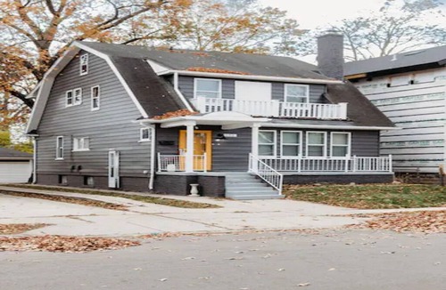Ferndale House | Lavish 2BR Lower Unit in Ferndale