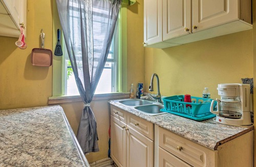 Lawrence Apartment | Lawrence Retreat - 10 Mi to Canobie Lake Park