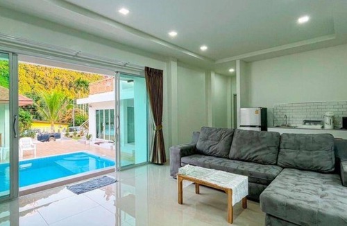 Khanom Villa | Le poulet poolvilla khanom