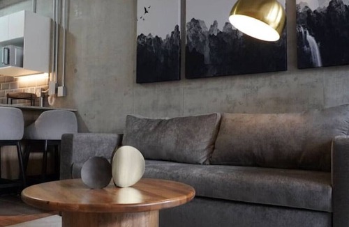 Zona Minerva Apartment | LEF 208 American Zone
