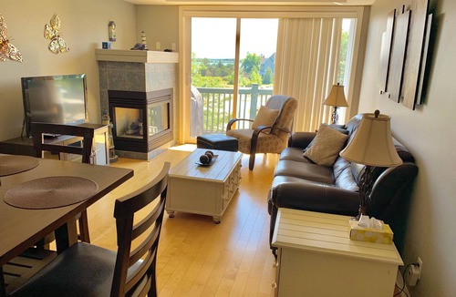 Collingwood Condo | Lighthouse Point Collingwood Fully Furnished 2 Bed, 2 Bath with Water Views!