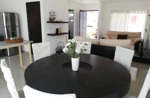 Queretaro House | Linda casa en fraccionamiento con alberca