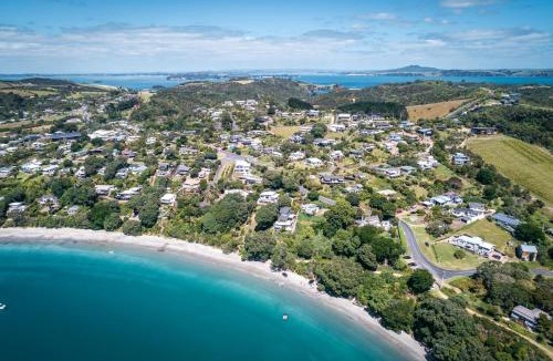 Oneroa House | LITTLE TIRI COTTAGE - Coast & Country
