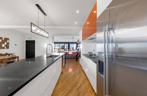 La Petite-Patrie Apartment | LiV MTL - Plaza