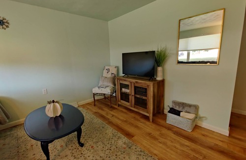 Kettering House | Lively 2 BR w/AC Near Hospitals And Fraze Pavilion