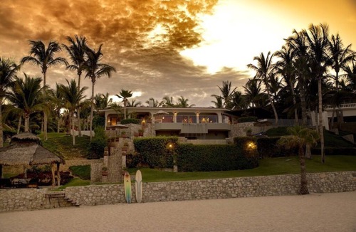 Rancho Cerro Colorado House | LOCATION! LOCATION! LOCATION! Ocean-front Villa