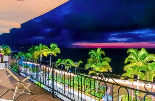 Downtown Puerto Vallarta Condo | Location & View ! Luxury Oceanfront Condo, Downtown Puerto Vallarta on Malecon *