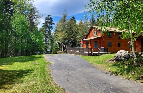 Beaver Cove Cabin | Log Cabin right on Moosehead Lake