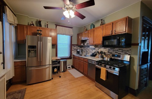 Logan Square Apartment | Logan Square :The place to be in Chicago.Spacious & sunny 2-Br apt.Free parking