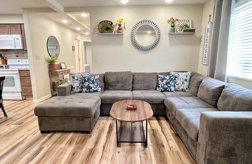 Midtown Anchorage Apartment | Lower Grape, Midtown Home 3bed&1bath