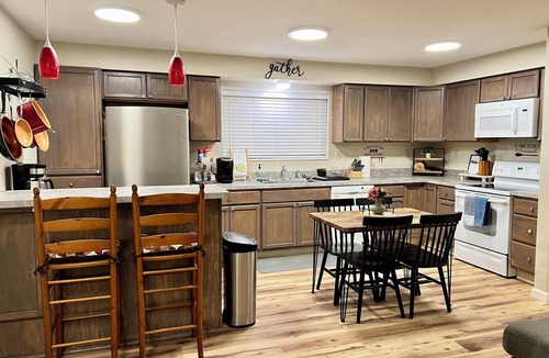 Midtown Anchorage Apartment | Lower Grape, Midtown Home 3bed&1bath