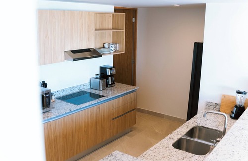 Progreso Municipality Apartment | Luxury 3BR Oceanfront Retreat - Pool, Views & Private Beach