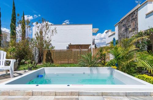 Leon House | Lujosa casa: alberca terapéutica 3x2m, chimenea, cocina profesional