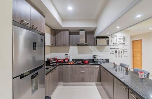 Zona Dorada Apartment | Lujoso Condominio Tiburon a 3 Cuadras de la Playa