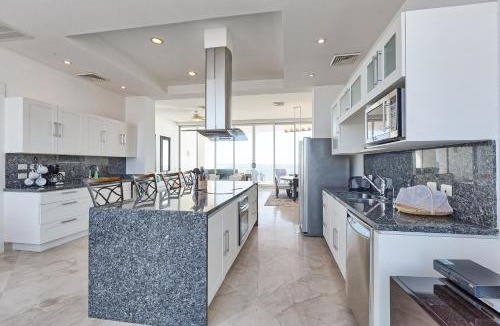 Puerto Penasco Apartment | Luna Blanca 1201 by Kivoya