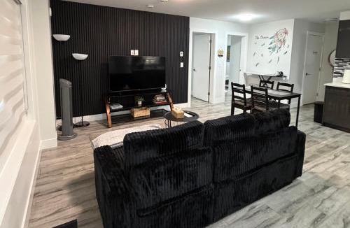 Delta Apartment | Lux Modern 2BR Radiant Suite+Free Parking