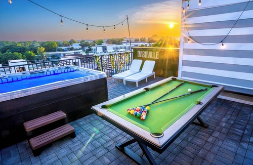 South Nashville House | Lux Party! 21 beds! Rooftop Pool Table/Hot Tub!