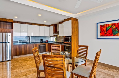 Mismaloya Apartment | Luxe 8th-floor condo with endless ocean views, pool, spa & balcony