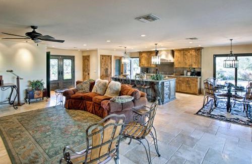 Tortolita House | Luxe Tucson Vineyard Home with Views and Fire Pit