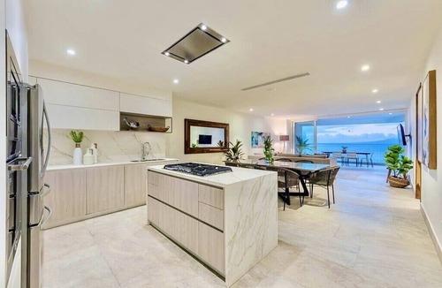 South Shore Hotel Area Condo | Luxurious 3bd 3ba, Indah by Sayan 7C