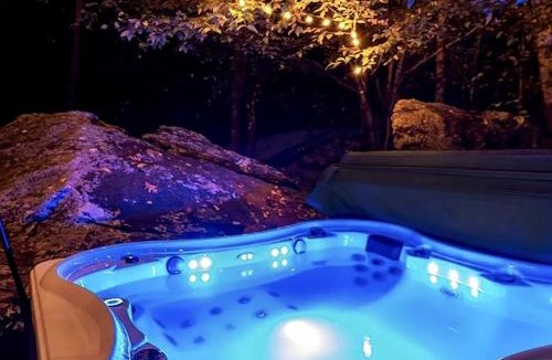 Springvale House | Luxurious and Carbon Neutral Hobbit House with Private Hot Tub in Springvale, Maine, Perfect for a Relaxing Weekend Getaway
