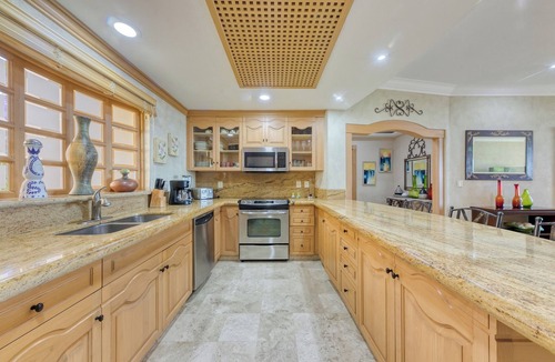 El Medano Ejidal Villa | Luxurious Ground-Floor Villa, Steps from Beach & Pool, Terrace BBQ, 3103