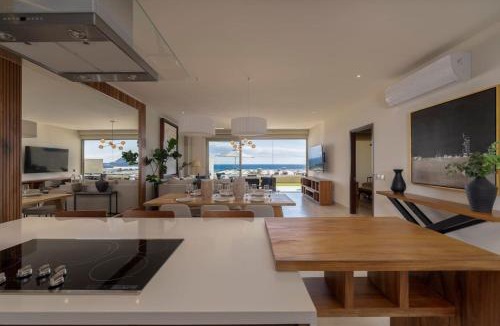 El Tezal House | Luxurious New 3BR Condo with Ocean and Arch Views