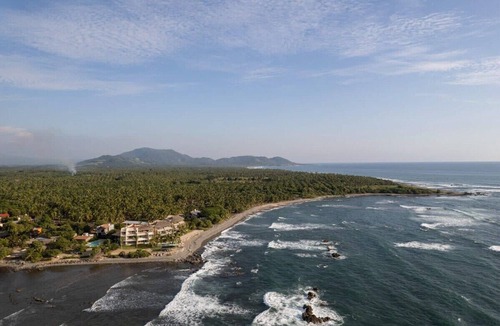 Saladita Villa | Luxurious PH facing the beach