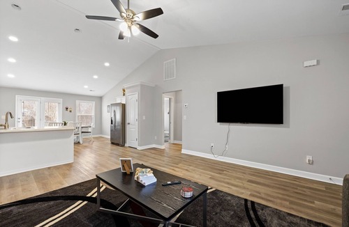 Spring Hill House | Luxurious Ranch Style Modern 3BR 2 Bath home!