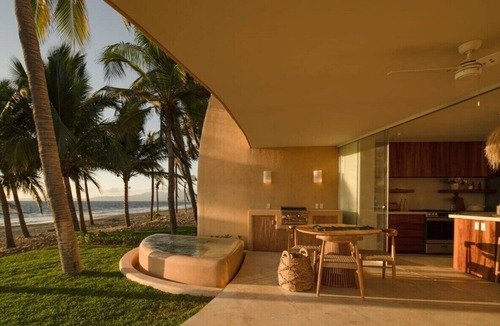 Barra de Potosi Villa | Luxurious tropical villa facing the beach