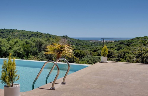 San Roque Villa | Luxurious villa with sea view and an amazing scenery
