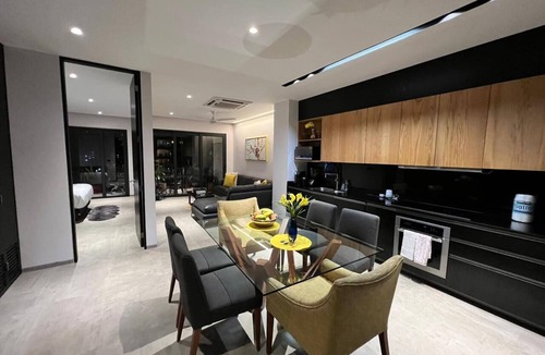 Romantic Zone Apartment | Luxury 2BR, 2 BA in coveted 105° Sailview *