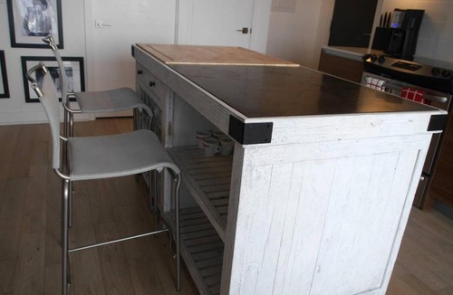 Beaconsfield Village Apartment | Luxury 2BR Condo in Popular Queen West