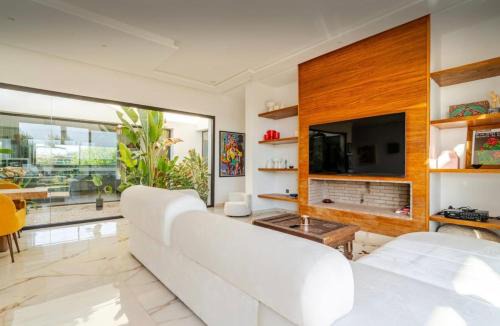 Tassoultante House | Luxury 3BR Villa Huge Pool 1,000m Private Garden 4 Baths