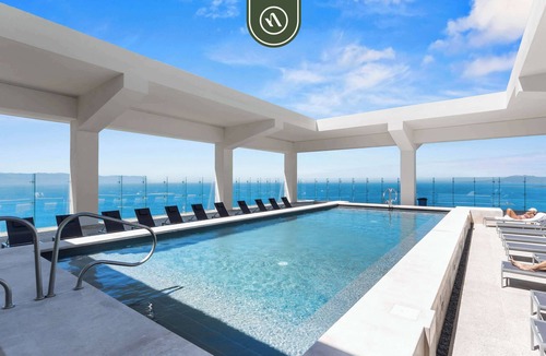 Las Glorias Apartment | Luxury 4 BR Condo Amazing Views - Beach - Pools
