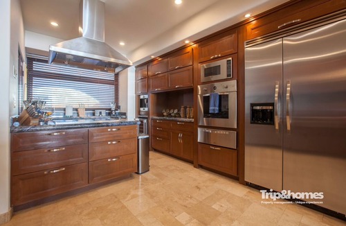 La Paz Condo | Luxury 4BR/4Ba Beach front Villa perfect location