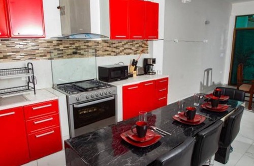 Chelem House | Luxury 4BR/9 Beds Home - 2 Blocks from the beach