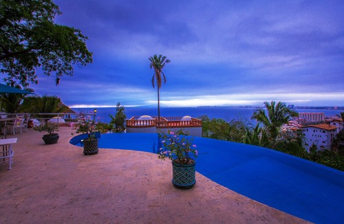 Amapas Villa | LUXURY 5 STAR 7200 SQ FT VILLA WITH PREMIER LOCATION TO BEACH AND TOWN