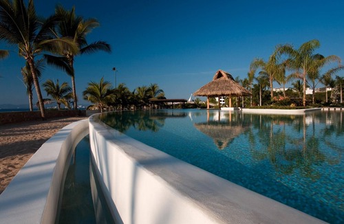 Emiliano Zapata Condo | Luxury Beachfront Condo! 3BD Condo for rent in Los Muertos Beach, Puerto vallart