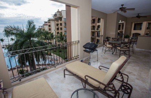Flamingos Condo | Luxury Beachfront Villa – Summer & Fall Specials, Ocean Views, Pool & More!