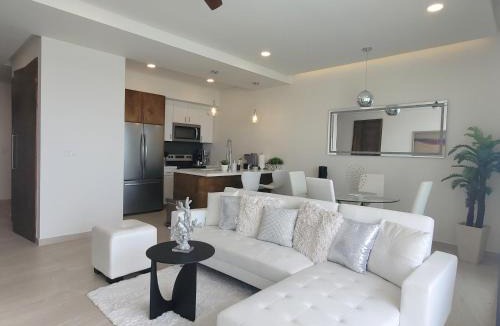 Primo Tapia Apartment | Luxury Beachfront Condo in Rosarito Pool & Jacuzzi